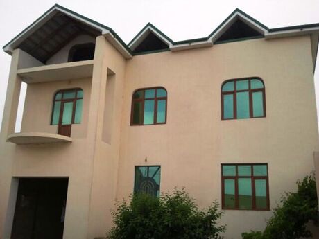 5 otaqlı həyət evi/bağ evi - Bakıxanov q. - 180 m²