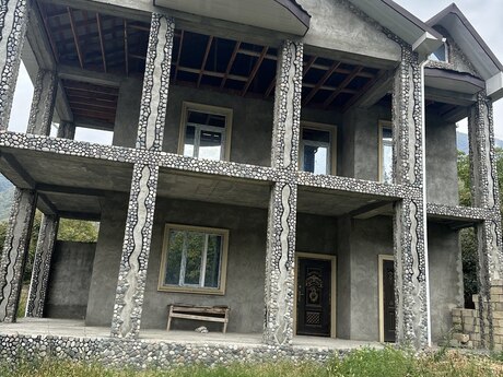 5 otaqlı həyət evi/bağ evi - Qax - 320 m²