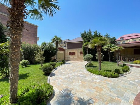 10 otaqlı həyət evi/bağ evi - Ağ şəhər q. - 591 m²