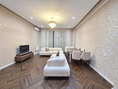 Elan №5748744 - Bakı, 28 May m., 2 otaqlı, 90 m², 3/17 mərtəbə