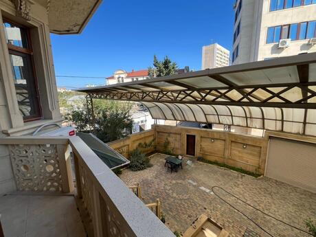 7 otaqlı həyət evi/bağ evi - Azadlıq Prospekti m. - 600 m²