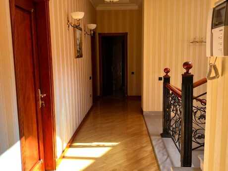 8 otaqlı həyət evi/bağ evi - Azadlıq Prospekti m. - 550 m²