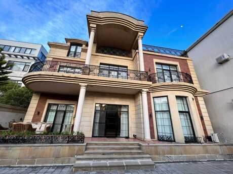 8 otaqlı həyət evi/bağ evi - Azadlıq Prospekti m. - 550 m²