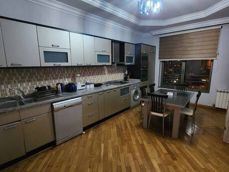 4 otaqlı yeni tikili - Nizami m. - 215 m²