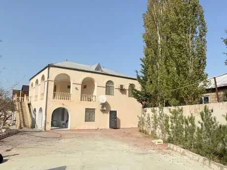 4 otaqlı həyət evi/bağ evi - Novxanı q. - 260 m²