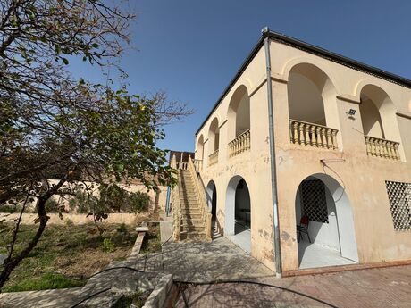 4 otaqlı həyət evi/bağ evi - Novxanı q. - 260 m²