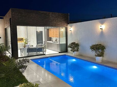 4 otaqlı həyət evi/bağ evi - Mərdəkan q. - 240 m²