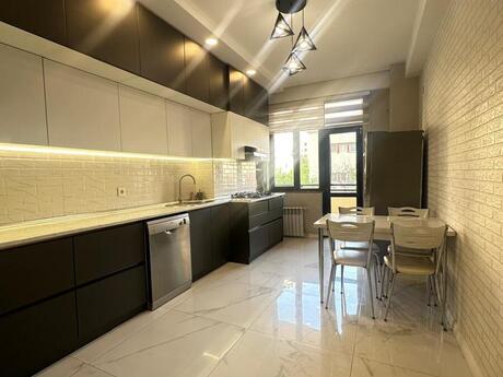 3-комн. новостройка - Насиминский  р. - 130 м²