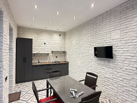 5 otaqlı həyət evi/bağ evi - Mərdəkan q. - 220 m²