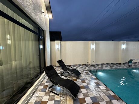 4 otaqlı həyət evi/bağ evi - Mərdəkan q. - 180 m²