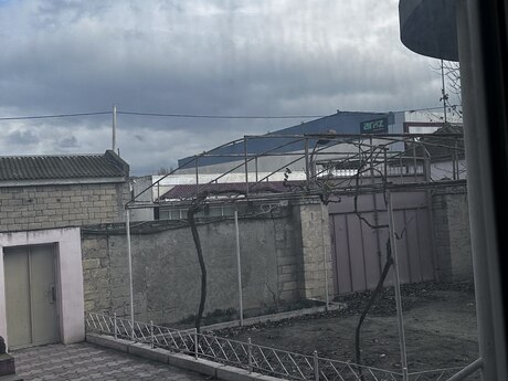 10 otaqlı həyət evi/bağ evi - Novxanı q. - 240 m²