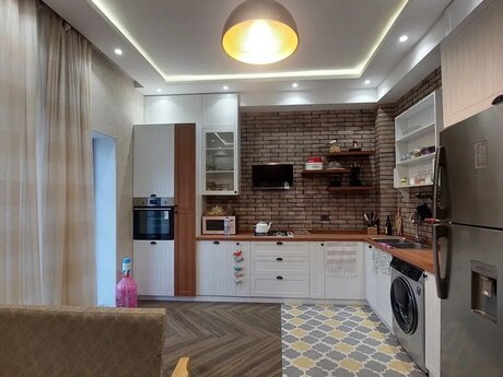 5 otaqlı həyət evi/bağ evi - Mərdəkan q. - 350 m²
