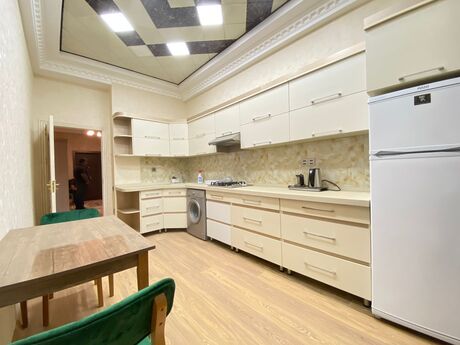 2 otaqlı mənzil, 100 m², 8 Noyabr: 295 000 ₼ 2
