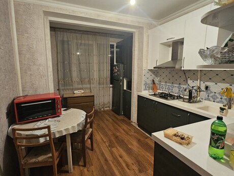 2 otaqlı köhnə tikili - Azadlıq Prospekti m. - 75 m²