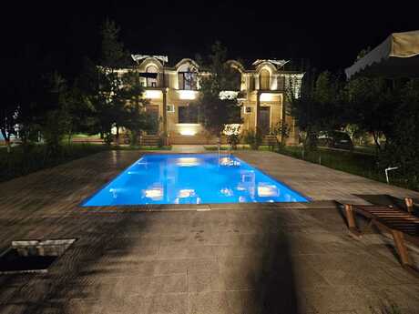 8 otaqlı həyət evi/bağ evi - Qəbələ - 260 m²