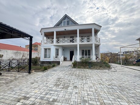 6 otaqlı həyət evi/bağ evi - Görədil q. - 200 m²