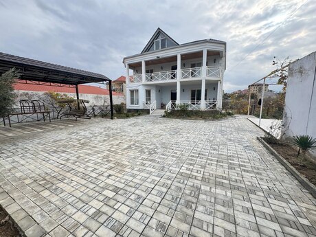 6 otaqlı həyət evi/bağ evi - Görədil q. - 200 m²