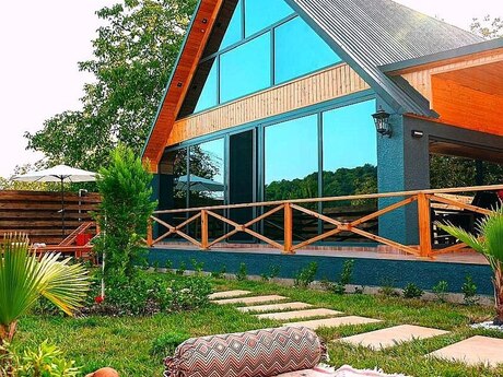 12 otaqlı həyət evi/bağ evi - Qəbələ - 256.5 m²
