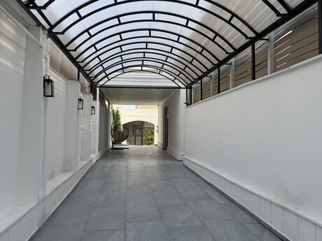 7 otaqlı həyət evi/bağ evi - Buzovna q. - 500 m²
