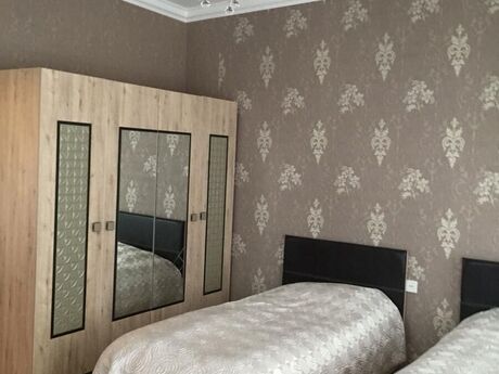 4 otaqlı həyət evi/bağ evi - Novxanı q. - 270 m²