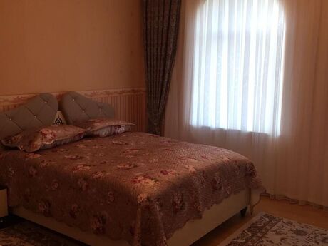 4 otaqlı həyət evi/bağ evi - Novxanı q. - 270 m²