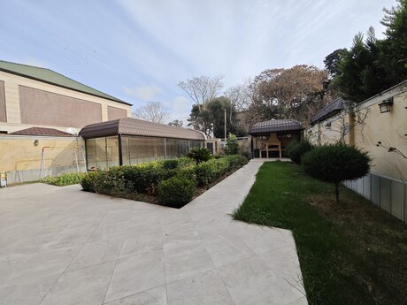8 otaqlı həyət evi/bağ evi - Bakıxanov q. - 440 m²