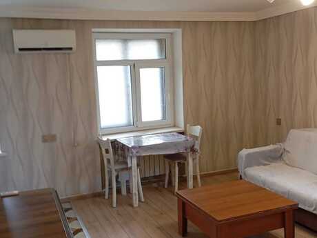 1-комн. вторичка - м. Элмляр Академиясы - 40 м²