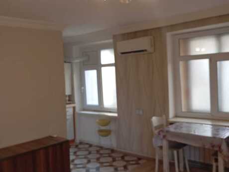1-комн. вторичка - м. Элмляр Академиясы - 40 м²