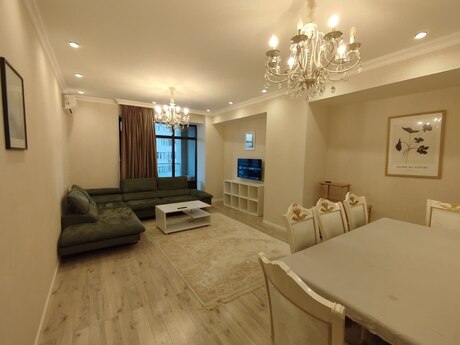 3 otaqlı yeni tikili - 8 Noyabr m. - 145 m²