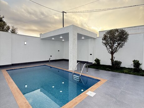 4 otaqlı həyət evi/bağ evi - Şüvəlan q. - 140 m²