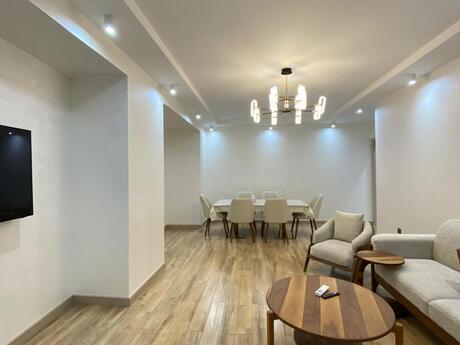 3 otaqlı yeni tikili - 8 Noyabr m. - 148 m²