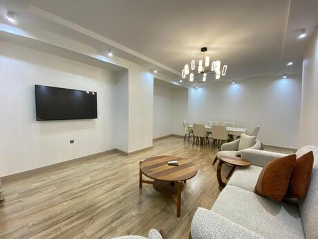 3 otaqlı yeni tikili - 8 Noyabr m. - 148 m²