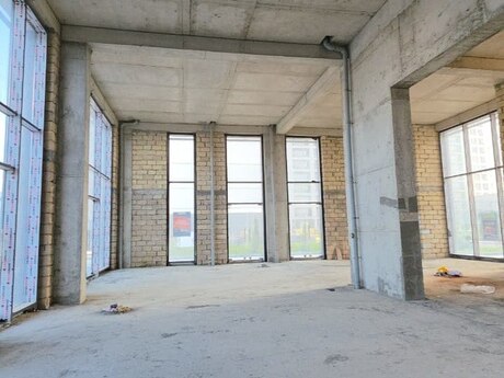 Obyekt - İnşaatçılar m. - 600 m²