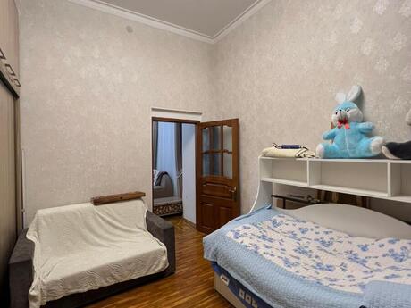 3 otaqlı köhnə tikili - Nizami m. - 100 m²