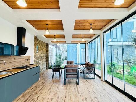 5 otaqlı həyət evi/bağ evi - Mərdəkan q. - 300 m²