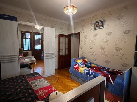 5 otaqlı köhnə tikili - İnşaatçılar m. - 130 m²
