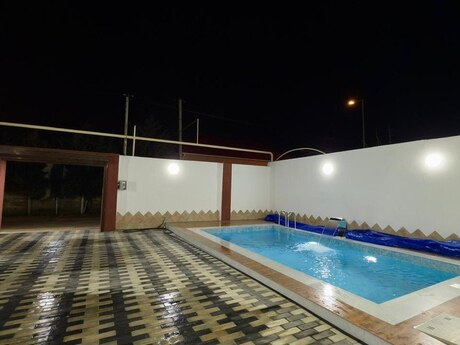 4 otaqlı həyət evi/bağ evi - Şimal DRES q. - 200 m²