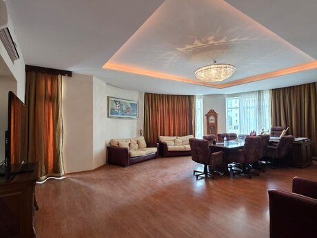 5 otaqlı ofis - 28 May m. - 180 m²