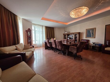 5 otaqlı ofis - 28 May m. - 180 m²