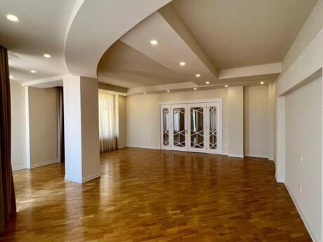 6 otaqlı həyət evi/bağ evi - Badamdar q. - 520 m²