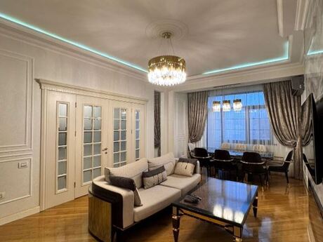 2-комн. новостройка - м. Элмляр Академиясы - 89 м²