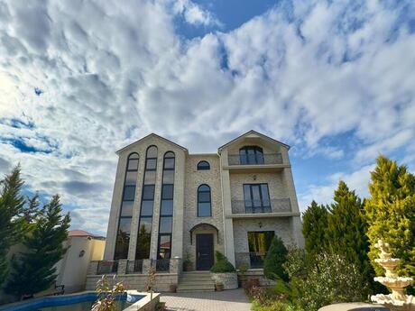 5 otaqlı həyət evi/bağ evi - Şüvəlan q. - 365 m²