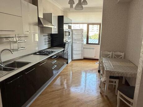 3 otaqlı yeni tikili - Nizami m. - 130 m²