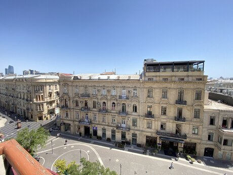 5-комн. вторичка - м. Сахил - 240 м²
