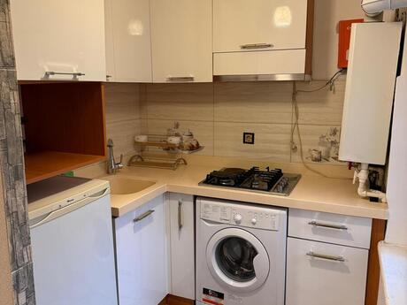 1 otaqlı köhnə tikili - Elmlər Akademiyası m. - 33 m²