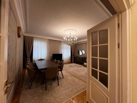 4 otaq · 147 m² · 8/16 mərtəbə, Azadlıq Prospekti