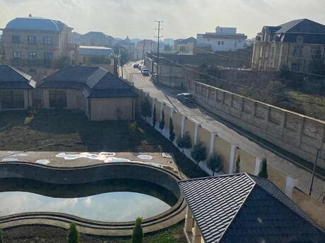 8 otaqlı həyət evi/bağ evi - Novxanı q. - 1100 m²