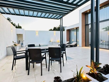 4 otaqlı həyət evi/bağ evi - Mərdəkan q. - 240 m²