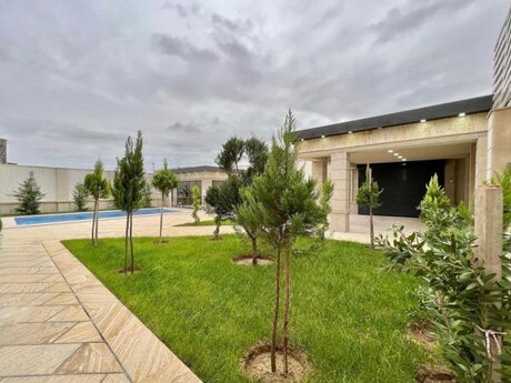 4 otaqlı həyət evi/bağ evi - Şüvəlan q. - 240 m²