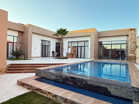 5 otaqlı həyət evi/bağ evi - Mərdəkan q. - 320 m²